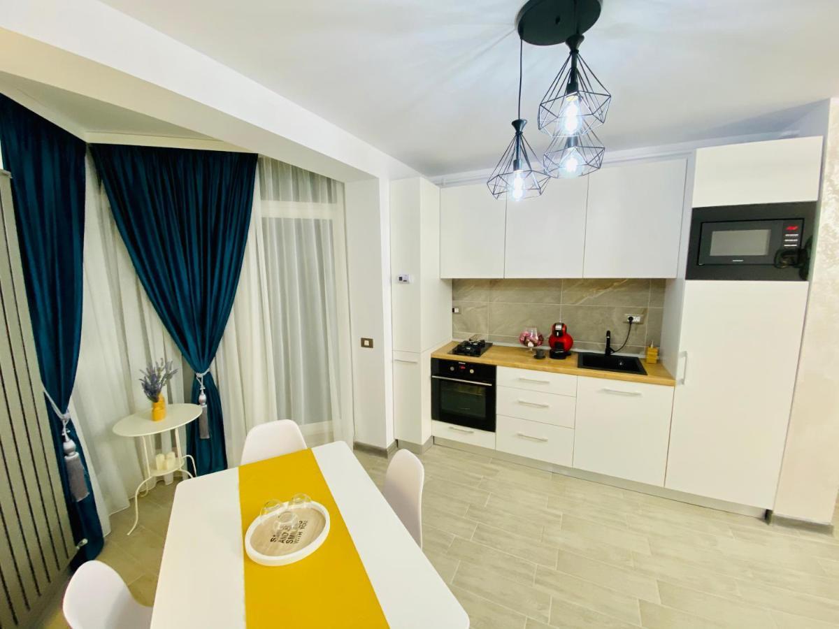 Teodora Summer Suite By Alezzi Năvodari Exteriör bild